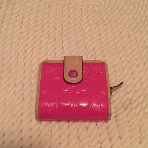 COACH SIGNATURE PINK PATENT LEATHER WALLET